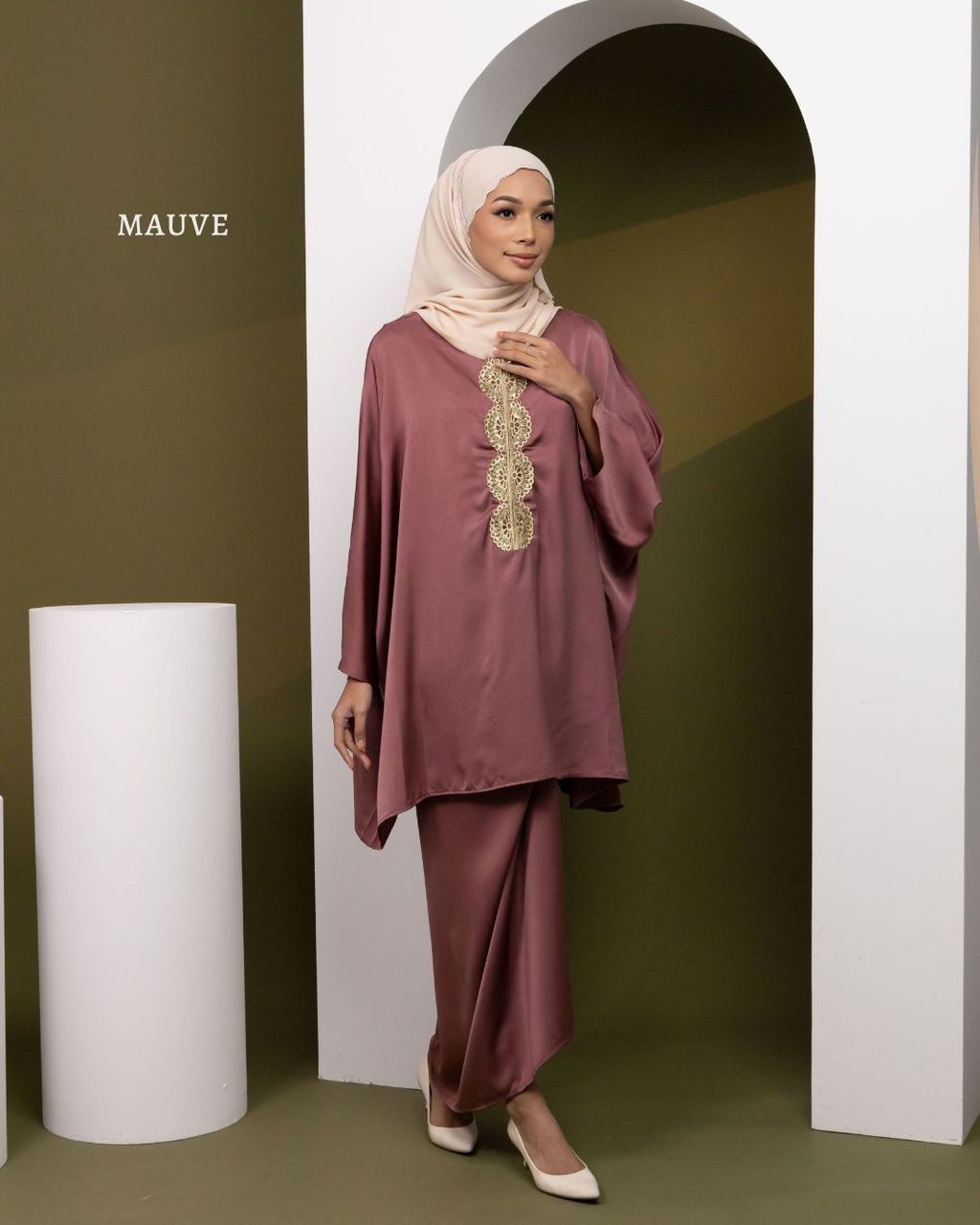haura-wear-jeewa-kurung-kebaya-sulam-embroidery-pario-klasik-tradisional-mini kebaya-fabrik eyelet-raya-muslimah-long-sleeve-baju-skirt-kain-perempuan-baju-sepasang (6)