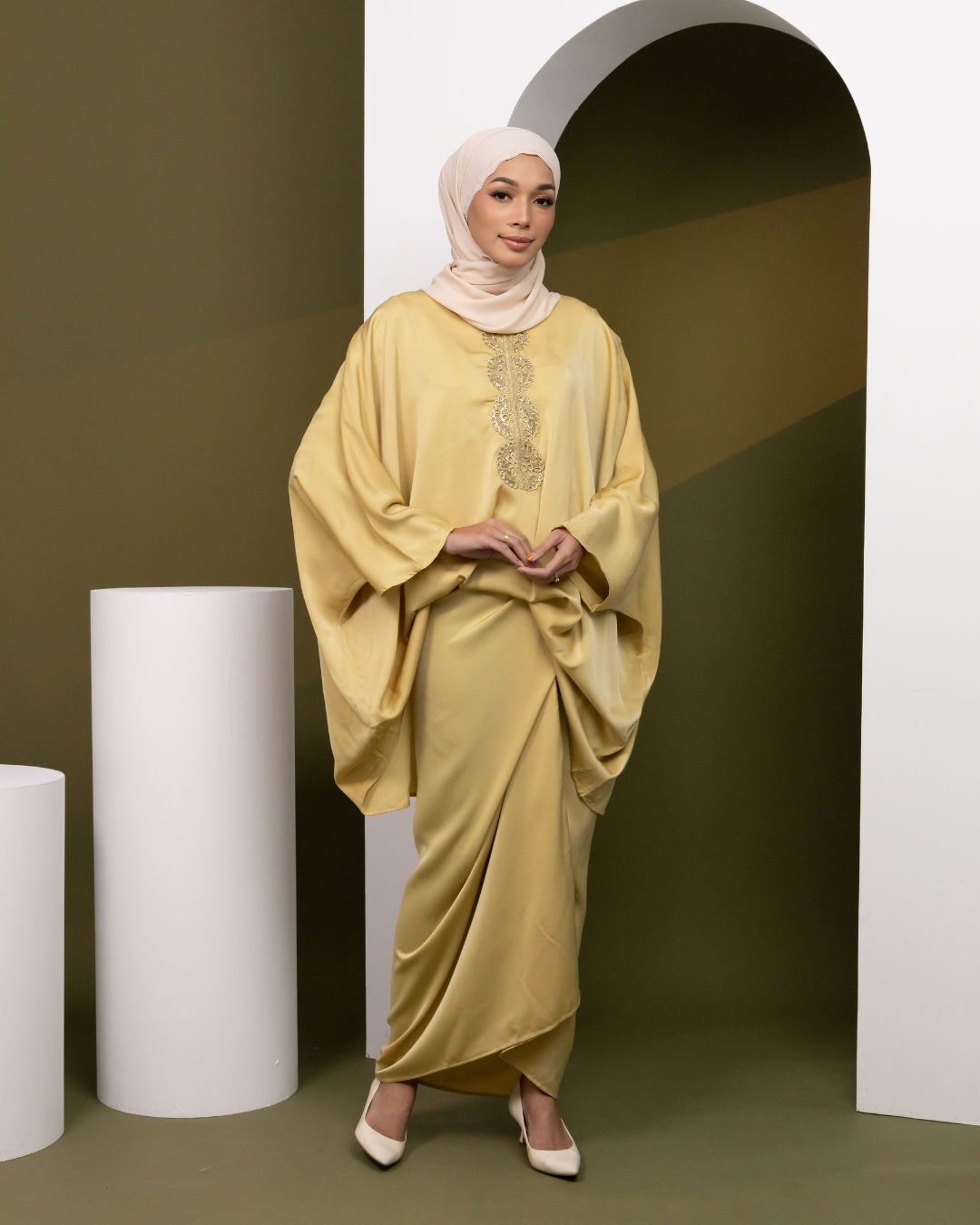 haura-wear-jeewa-kurung-kebaya-sulam-embroidery-pario-klasik-tradisional-mini kebaya-fabrik eyelet-raya-muslimah-long-sleeve-baju-skirt-kain-perempuan-baju-sepasang (25)