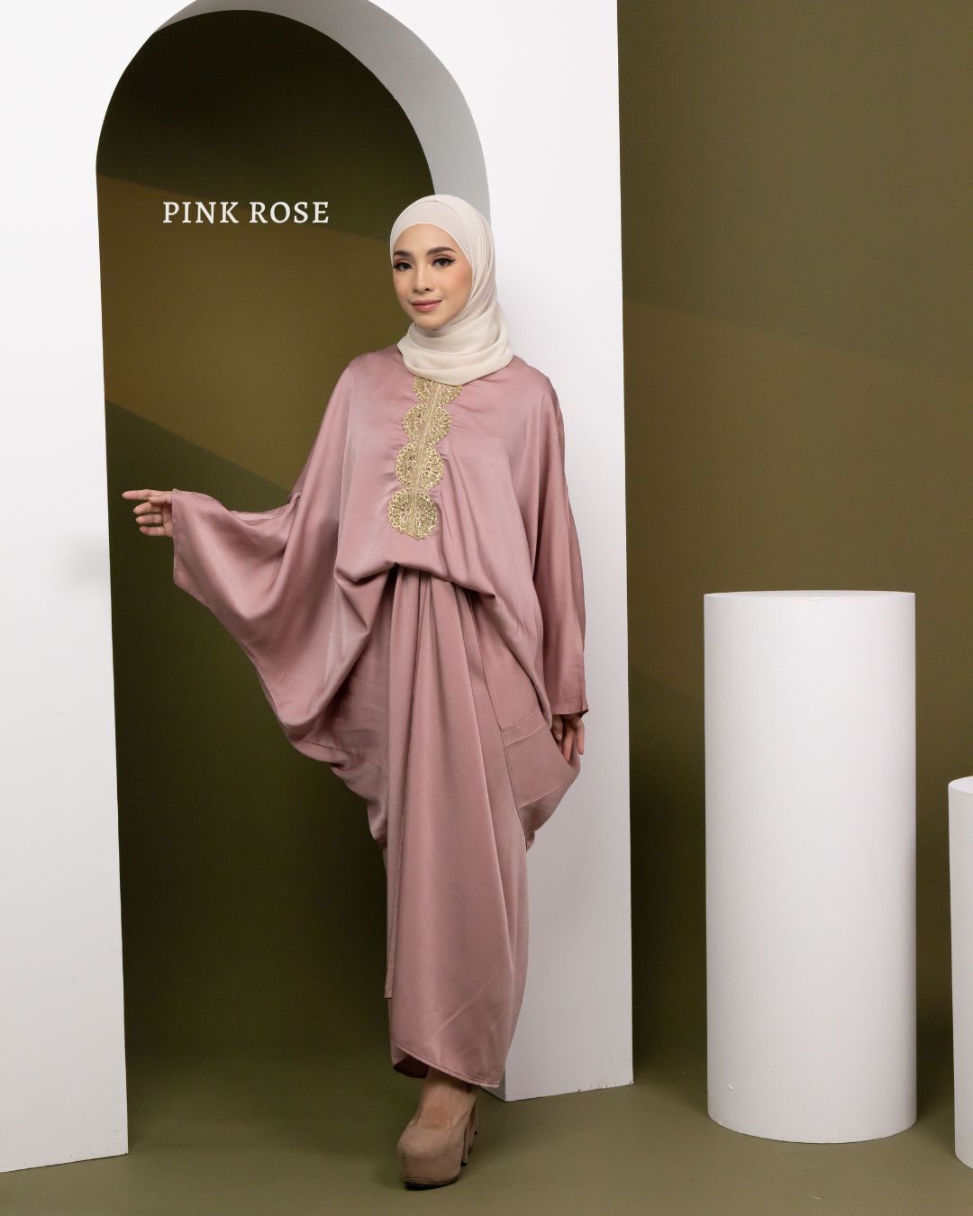 haura-wear-jeewa-kurung-kebaya-sulam-embroidery-pario-klasik-tradisional-mini kebaya-fabrik eyelet-raya-muslimah-long-sleeve-baju-skirt-kain-perempuan-baju-sepasang (7)