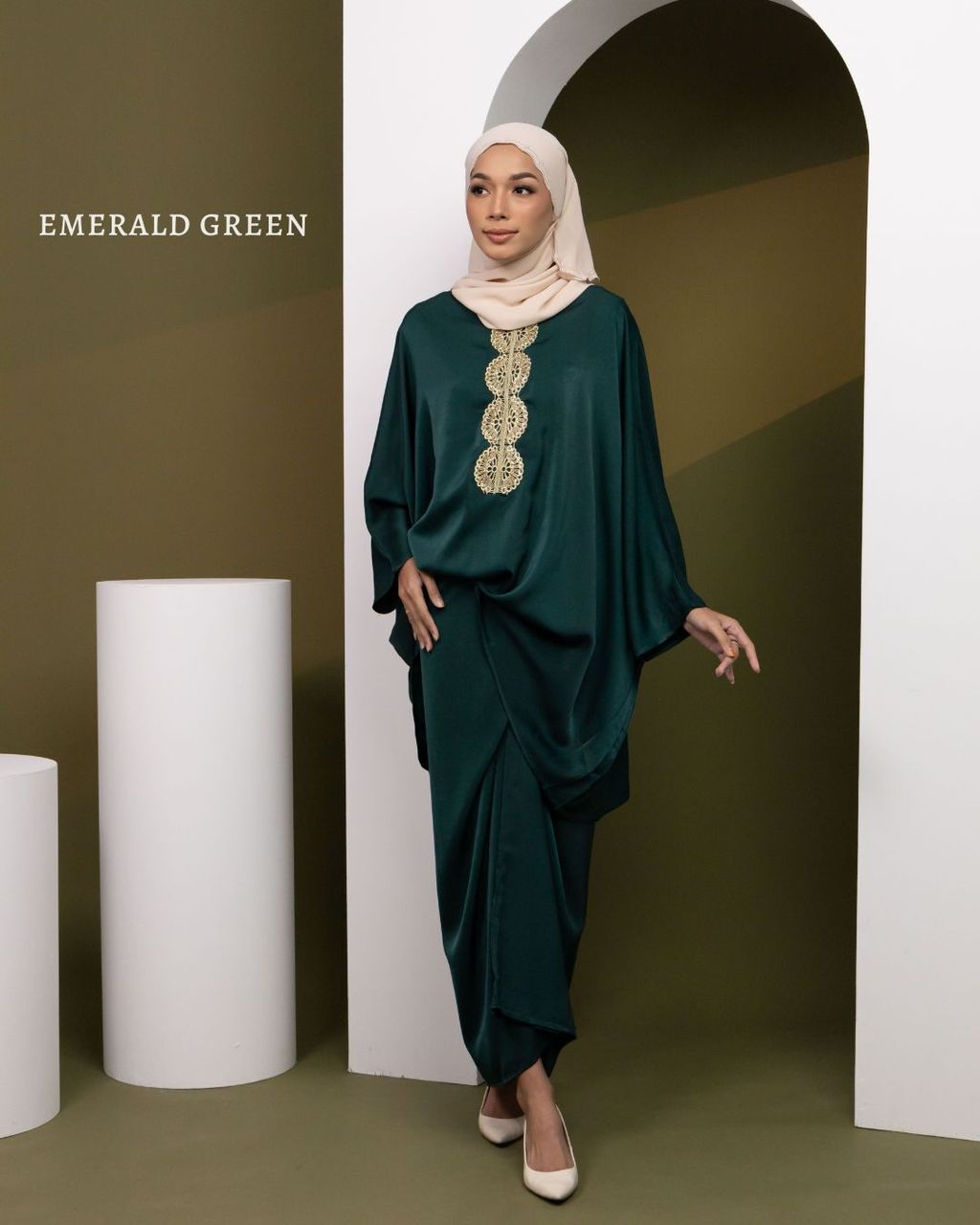 haura-wear-jeewa-kurung-kebaya-sulam-embroidery-pario-klasik-tradisional-mini kebaya-fabrik eyelet-raya-muslimah-long-sleeve-baju-skirt-kain-perempuan-baju-sepasang (27)