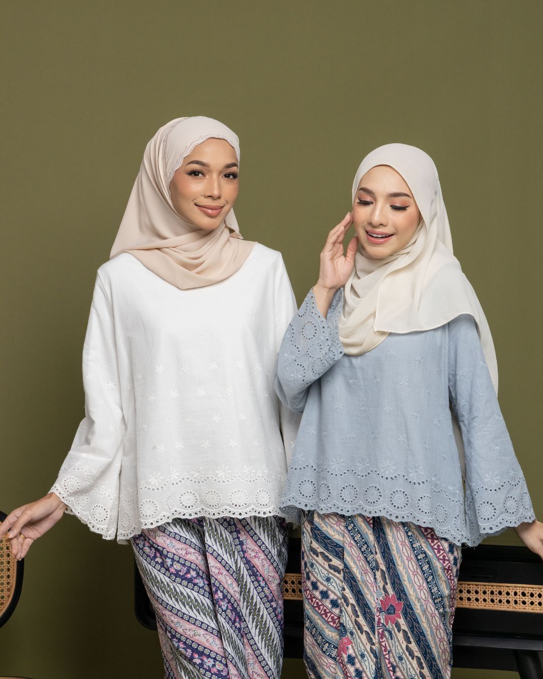 haura-wear-lylie-kurung-kebaya-sulam-embroidery-pario-klasik-tradisional-mini kebaya-fabrik eyelet-raya-muslimah-long-sleeve-baju-skirt-kain-perempuan-baju-sepasang (19)