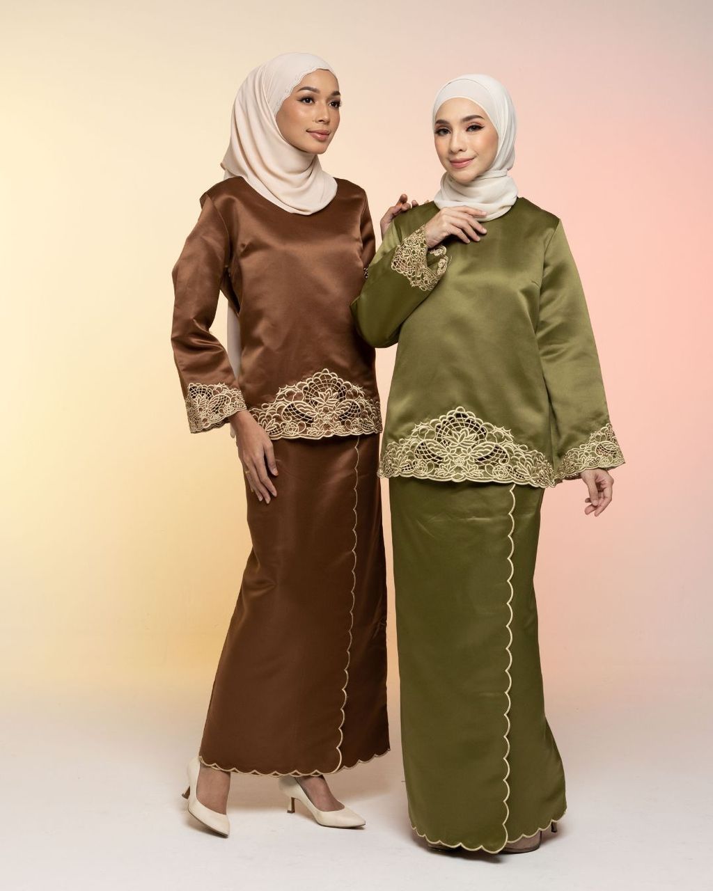 haura-wear-qalsom-kurung-kebaya-sulam-embroidery-pario-klasik-tradisional-mini kebaya-fabrik eyelet-raya-muslimah-long-sleeve-baju-skirt-kain-perempuan-baju-sepasang (7)