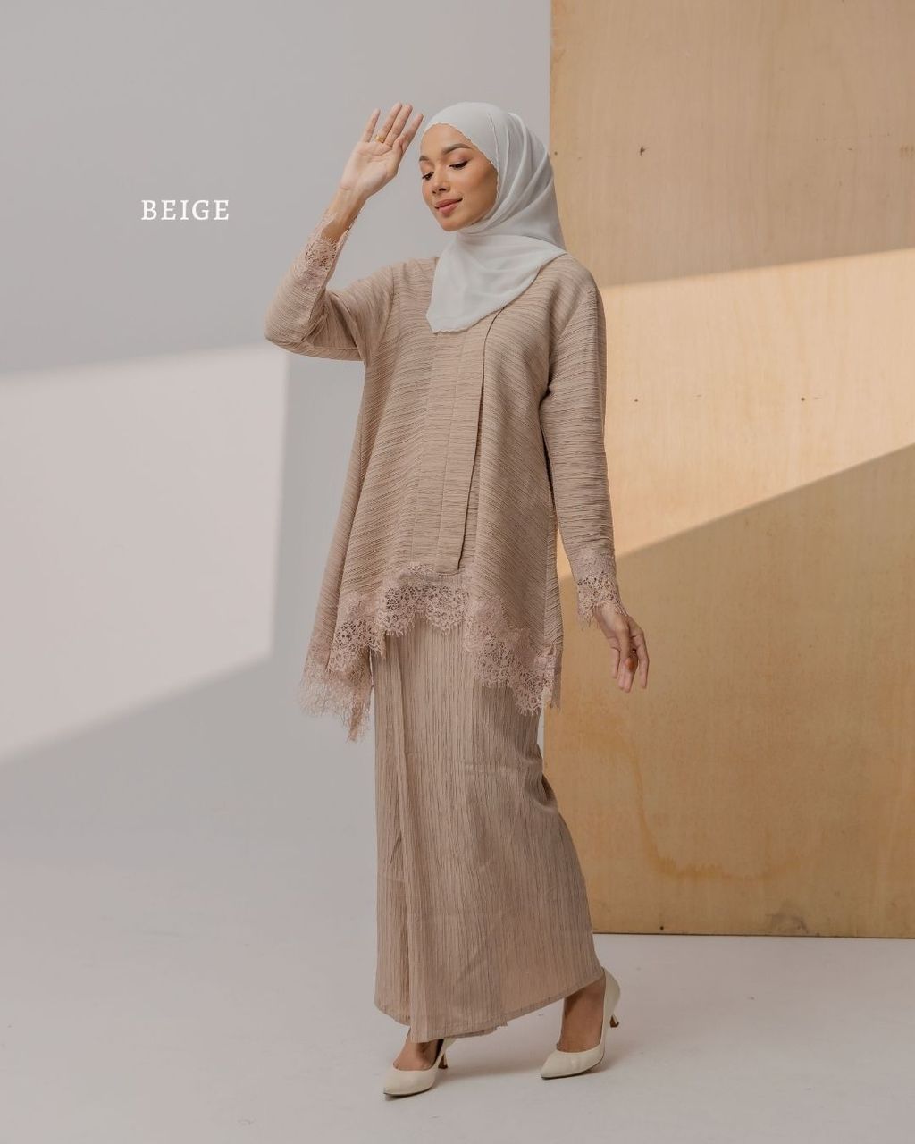 haura-wear-deeja-kurung-kebaya-sulam-embroidery-pario-klasik-tradisional-mini kebaya-fabrik eyelet-raya-muslimah-long-sleeve-baju-skirt-kain-perempuan-baju-sepasang (8)