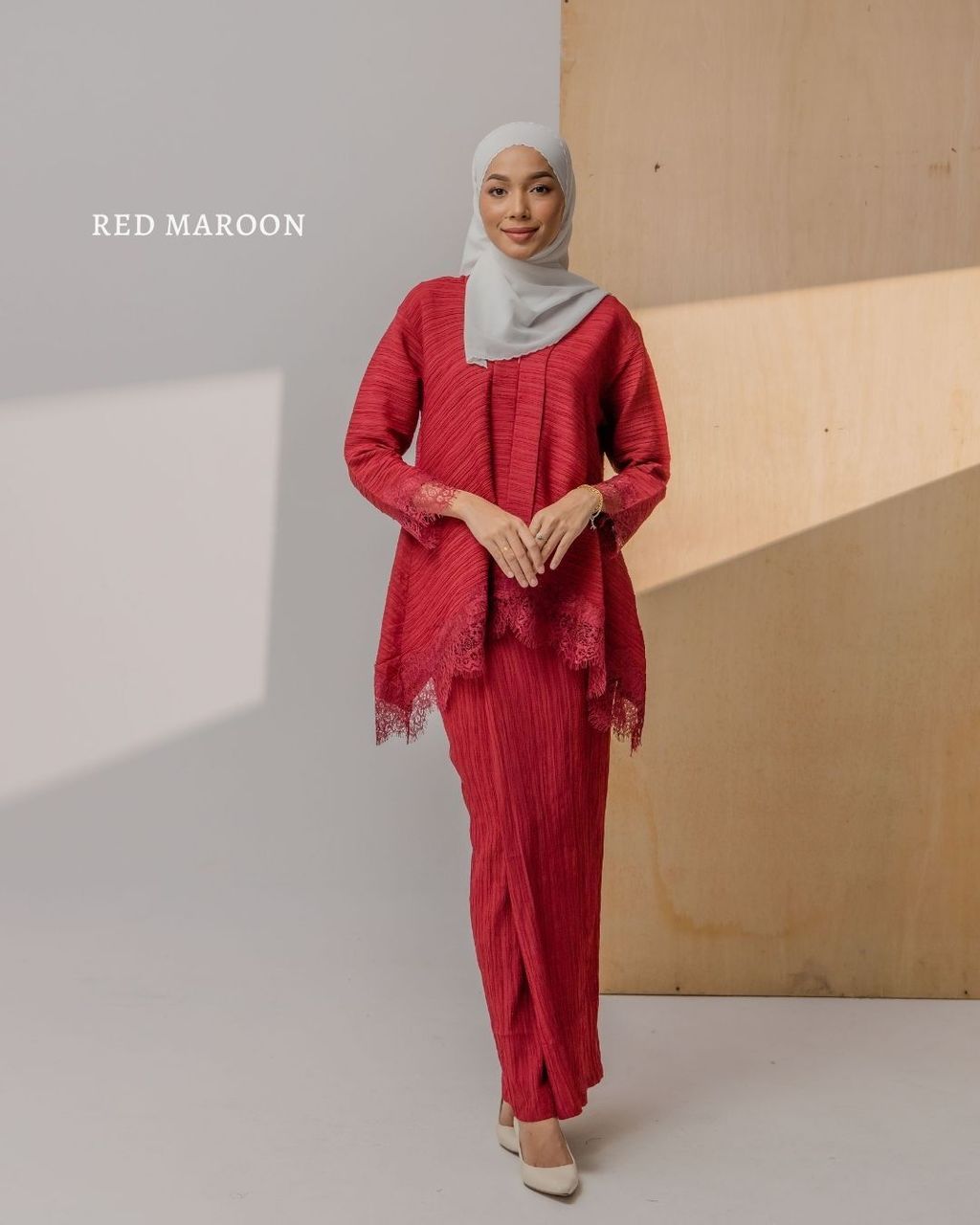 haura-wear-deeja-kurung-kebaya-sulam-embroidery-pario-klasik-tradisional-mini kebaya-fabrik eyelet-raya-muslimah-long-sleeve-baju-skirt-kain-perempuan-baju-sepasang (14)