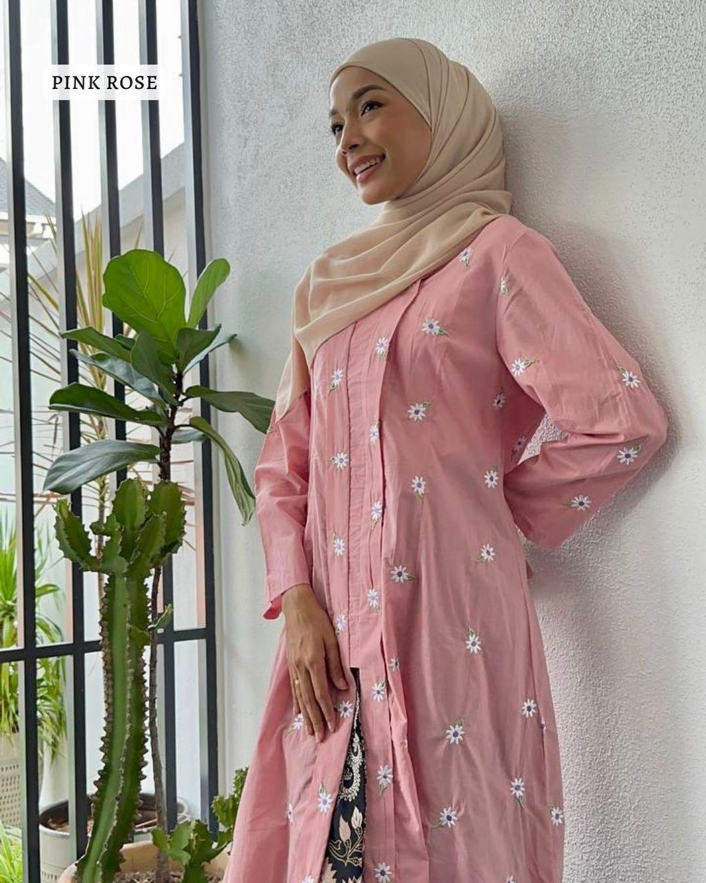 haura-wear-lana-kurung-kebaya-sulam-embroidery-pario-klasik-tradisional-mini kebaya-fabrik eyelet-raya-muslimah-long-sleeve-baju-skirt-kain-perempuan-baju-sepasang (19)