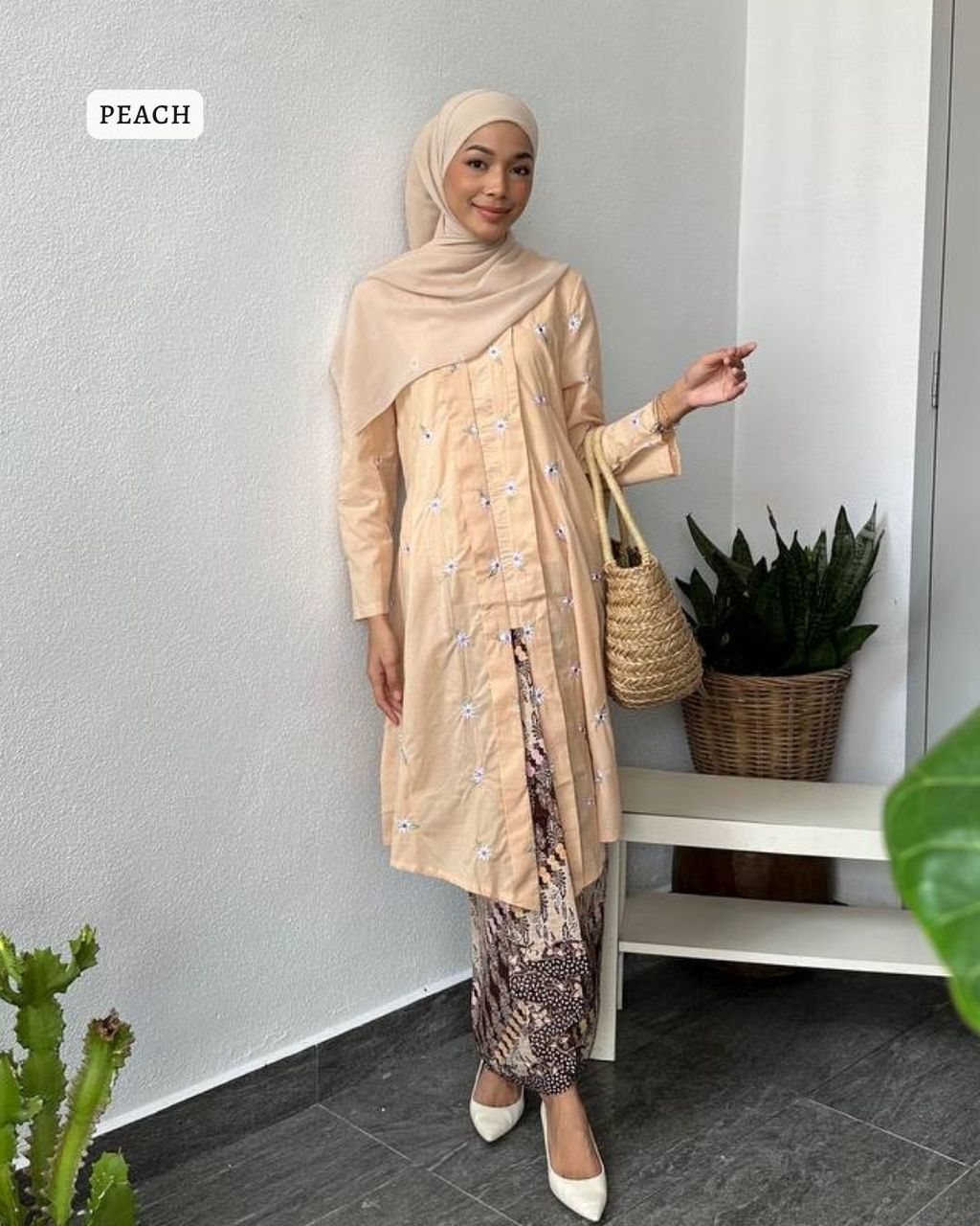 haura-wear-lana-kurung-kebaya-sulam-embroidery-pario-klasik-tradisional-mini kebaya-fabrik eyelet-raya-muslimah-long-sleeve-baju-skirt-kain-perempuan-baju-sepasang (17)