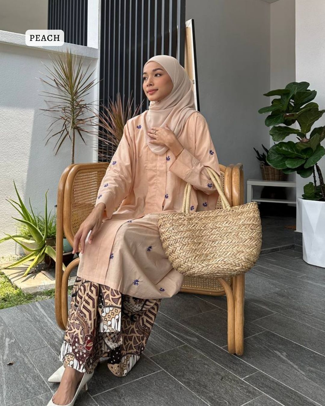 haura-wear-ailee-kurung-kebaya-sulam-embroidery-pario-klasik-tradisional-mini kebaya-fabrik eyelet-raya-muslimah-long-sleeve-baju-skirt-kain-perempuan-baju-sepasang (17)
