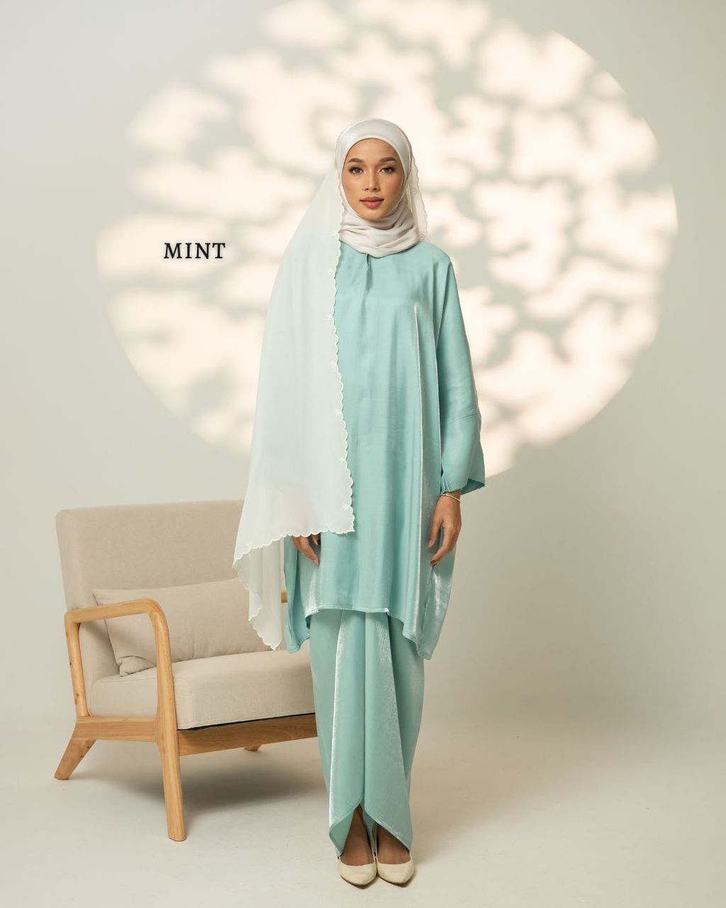 haura-wear-dewi-skirt-set-sulam-embroidery-pario-klasik-tradisional-mini kebaya-fabrik eyelet-raya-muslimah-long-sleeve-baju-skirt-kain-perempuan-baju-sepasang (1)