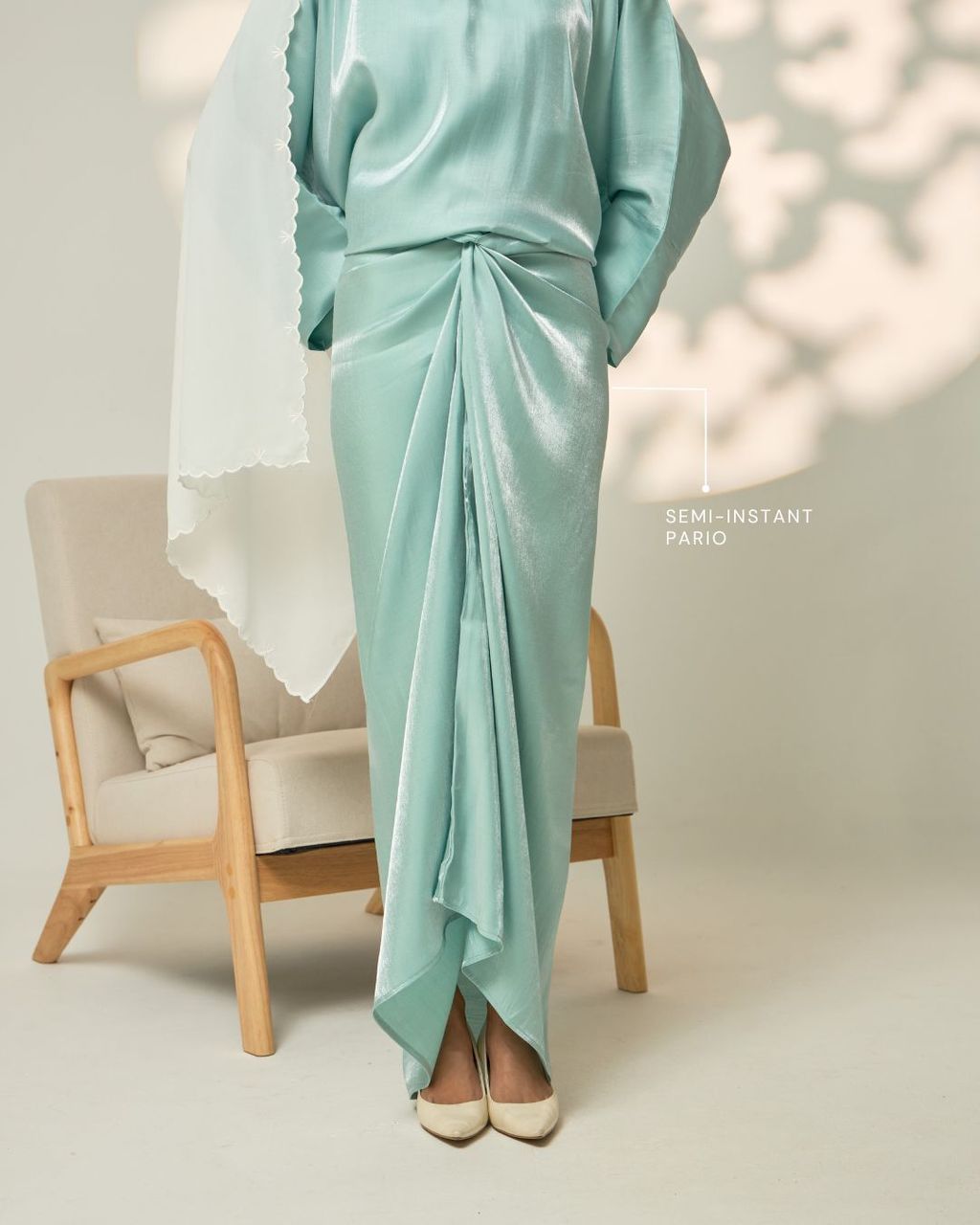 haura-wear-dewi-skirt-set-sulam-embroidery-pario-klasik-tradisional-mini kebaya-fabrik eyelet-raya-muslimah-long-sleeve-baju-skirt-kain-perempuan-baju-sepasang (22)