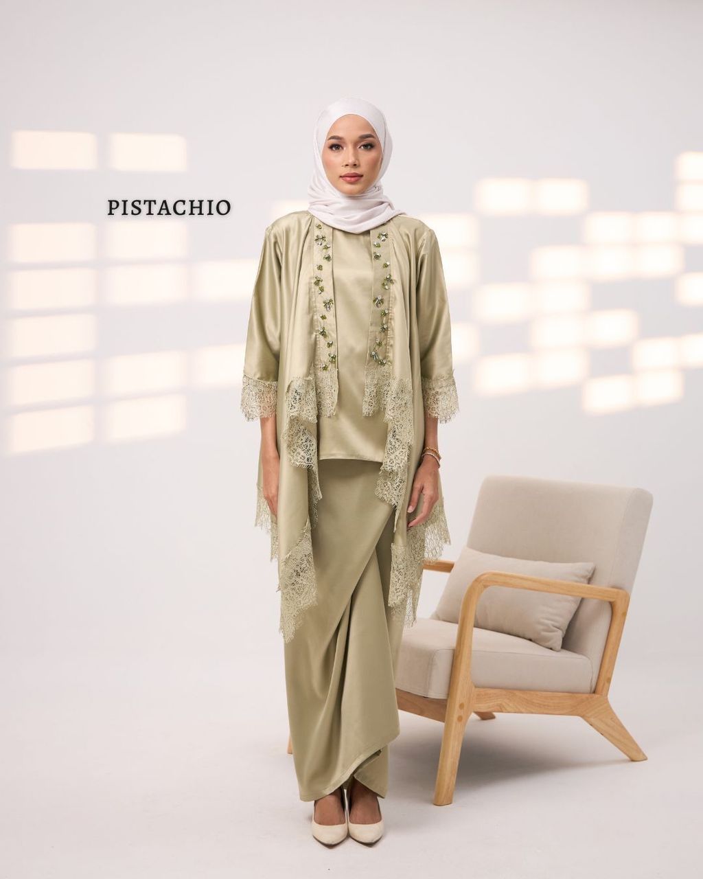 haura-wear-widya-skirt-set-sulam-embroidery-pario-klasik-tradisional-mini kebaya-fabrik eyelet-raya-muslimah-long-sleeve-baju-skirt-kain-perempuan-baju-sepasang (1)