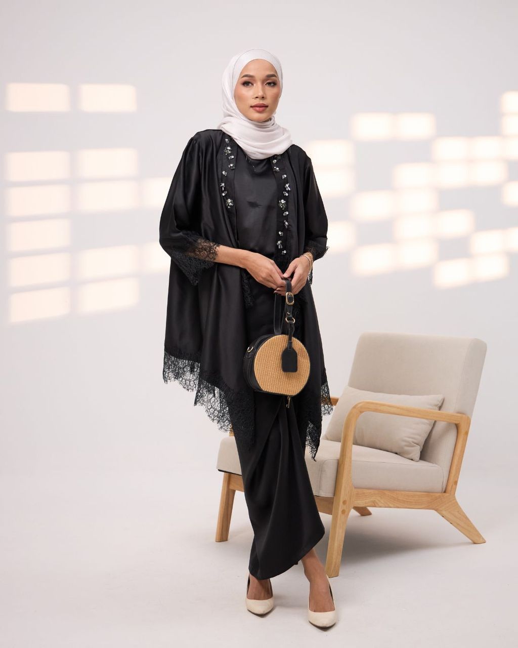 haura-wear-widya-skirt-set-sulam-embroidery-pario-klasik-tradisional-mini kebaya-fabrik eyelet-raya-muslimah-long-sleeve-baju-skirt-kain-perempuan-baju-sepasang (7)