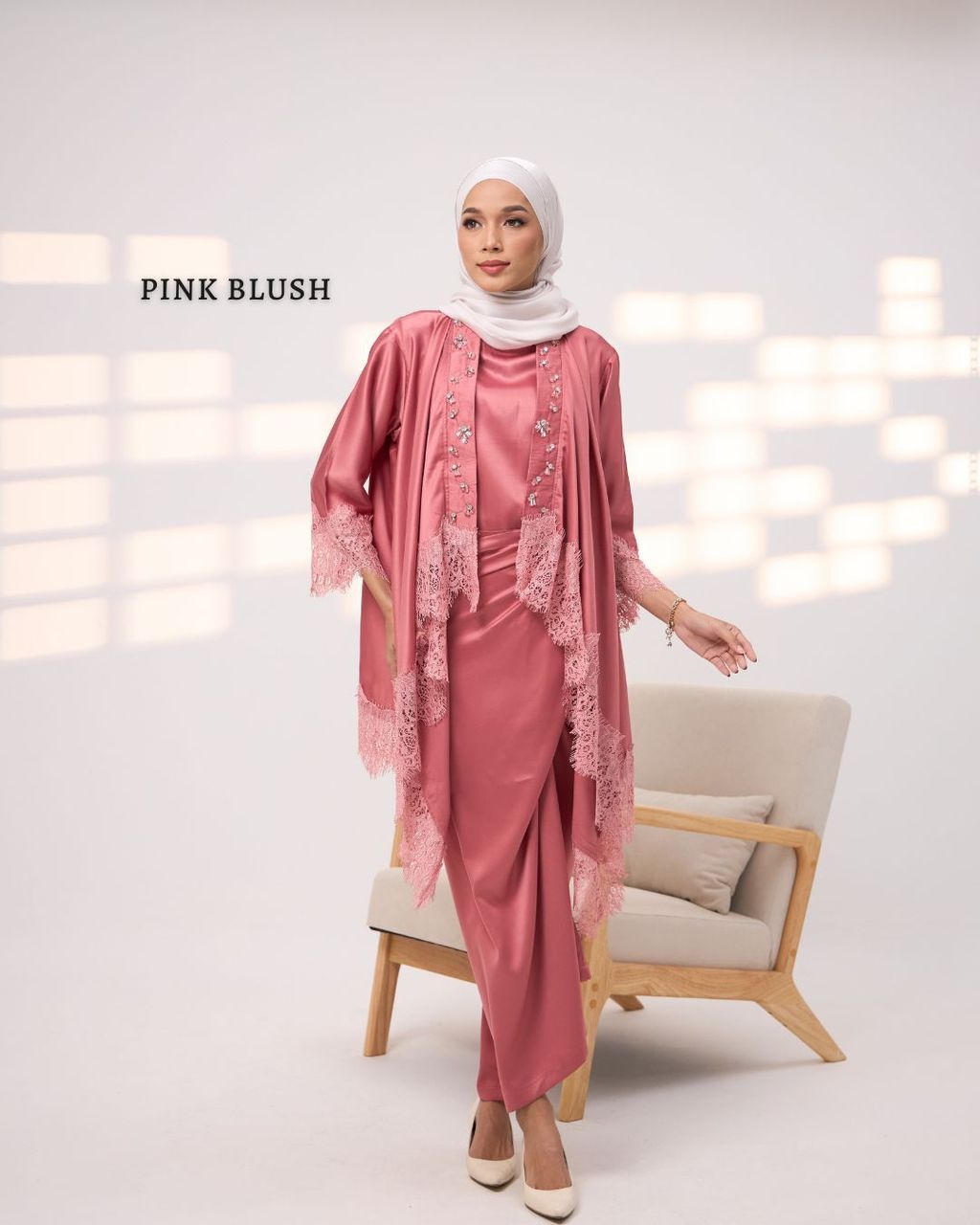 haura-wear-widya-skirt-set-sulam-embroidery-pario-klasik-tradisional-mini kebaya-fabrik eyelet-raya-muslimah-long-sleeve-baju-skirt-kain-perempuan-baju-sepasang (2)