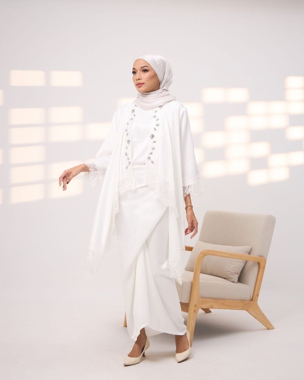 haura-wear-widya-skirt-set-sulam-embroidery-pario-klasik-tradisional-mini kebaya-fabrik eyelet-raya-muslimah-long-sleeve-baju-skirt-kain-perempuan-baju-sepasang (14)