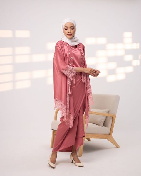 haura-wear-widya-skirt-set-sulam-embroidery-pario-klasik-tradisional-mini kebaya-fabrik eyelet-raya-muslimah-long-sleeve-baju-skirt-kain-perempuan-baju-sepasang (13)