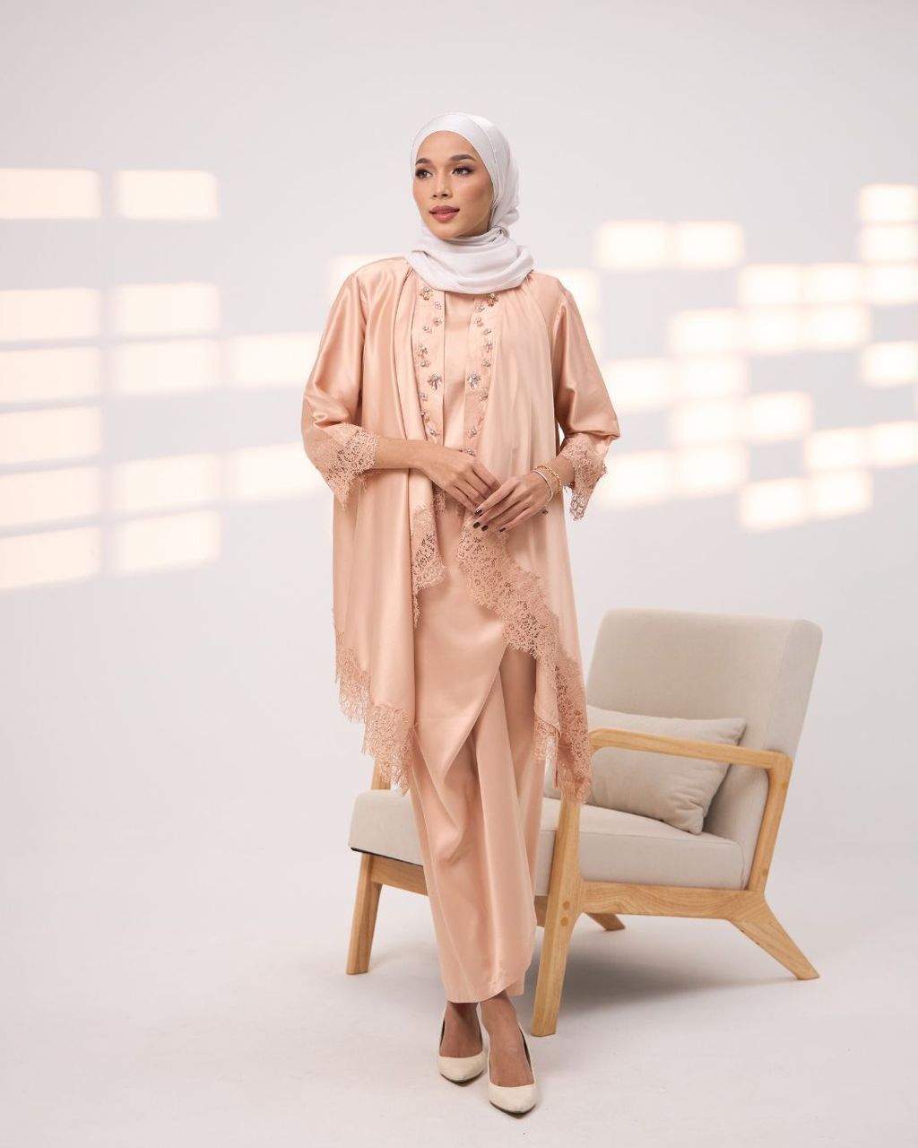 haura-wear-widya-skirt-set-sulam-embroidery-pario-klasik-tradisional-mini kebaya-fabrik eyelet-raya-muslimah-long-sleeve-baju-skirt-kain-perempuan-baju-sepasang (19)