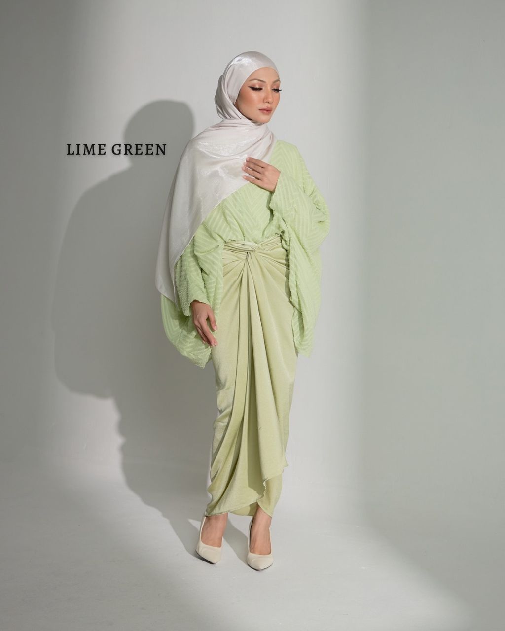 haura-wear-amra-skirt-set-sulam-embroidery-pario-klasik-tradisional-mini kebaya-fabrik eyelet-raya-muslimah-long-sleeve-baju-skirt-kain-perempuan-baju-sepasang (1)