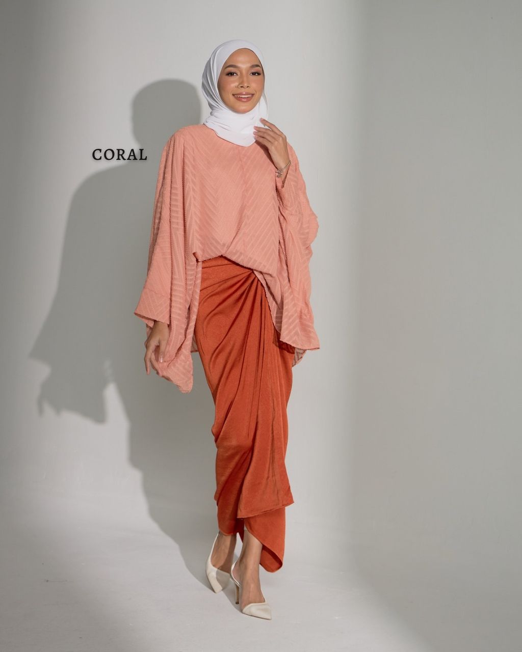 haura-wear-amra-skirt-set-sulam-embroidery-pario-klasik-tradisional-mini kebaya-fabrik eyelet-raya-muslimah-long-sleeve-baju-skirt-kain-perempuan-baju-sepasang (7)