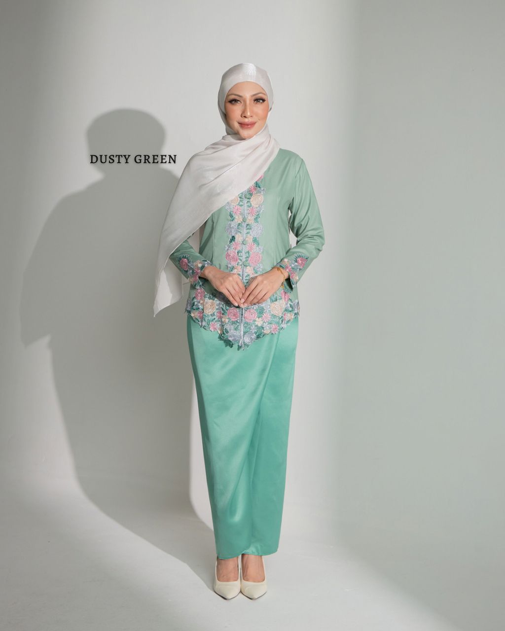 haura-wear-dhara-skirt-set-sulam-embroidery-pario-klasik-tradisional-mini kebaya-fabrik eyelet-raya-muslimah-long-sleeve-baju-skirt-kain-perempuan-baju-sepasang (2)