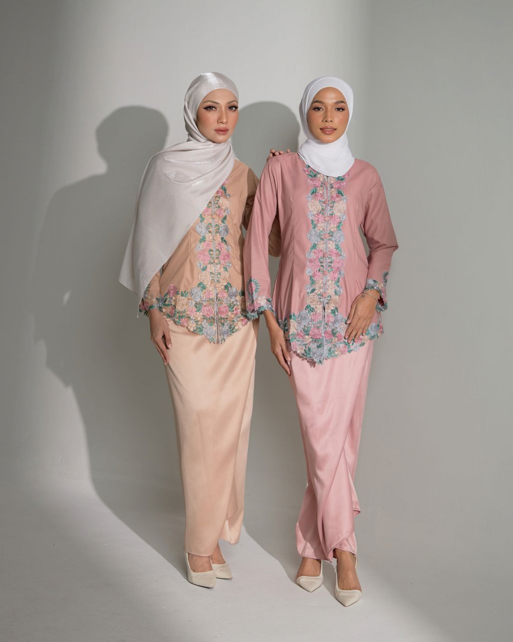 haura-wear-dhara-skirt-set-sulam-embroidery-pario-klasik-tradisional-mini kebaya-fabrik eyelet-raya-muslimah-long-sleeve-baju-skirt-kain-perempuan-baju-sepasang (10)