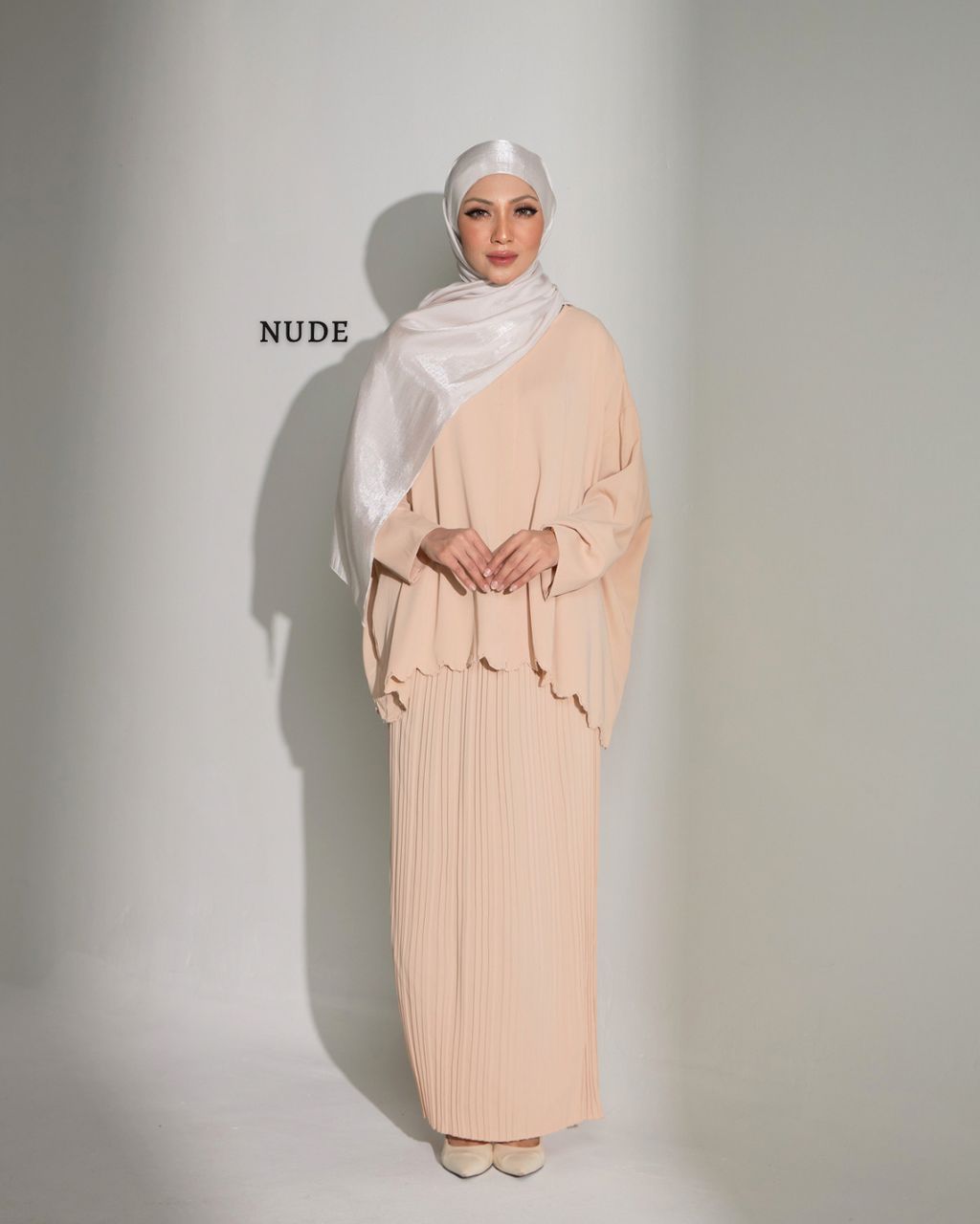 haura-wear-mysha-skirt-set-sulam-embroidery-pario-klasik-tradisional-mini kebaya-fabrik eyelet-raya-muslimah-long-sleeve-baju-skirt-kain-perempuan-baju-sepasang (6)