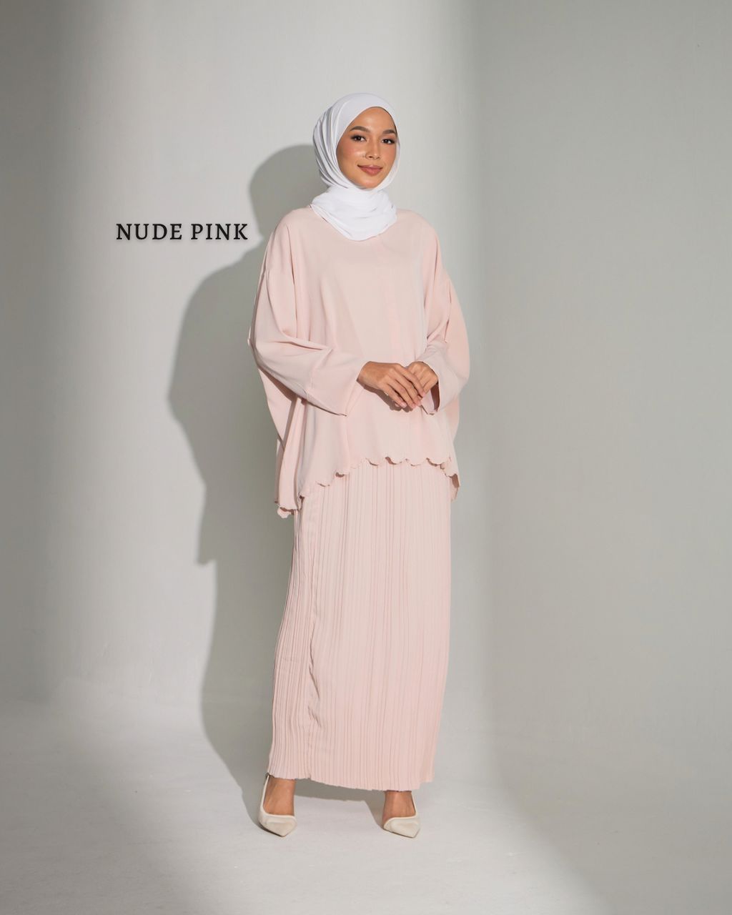 haura-wear-mysha-skirt-set-sulam-embroidery-pario-klasik-tradisional-mini kebaya-fabrik eyelet-raya-muslimah-long-sleeve-baju-skirt-kain-perempuan-baju-sepasang (7)