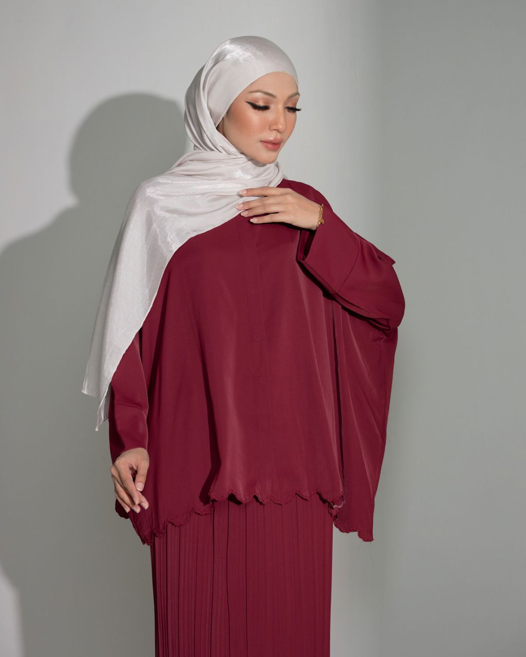 haura-wear-mysha-skirt-set-sulam-embroidery-pario-klasik-tradisional-mini kebaya-fabrik eyelet-raya-muslimah-long-sleeve-baju-skirt-kain-perempuan-baju-sepasang (13)