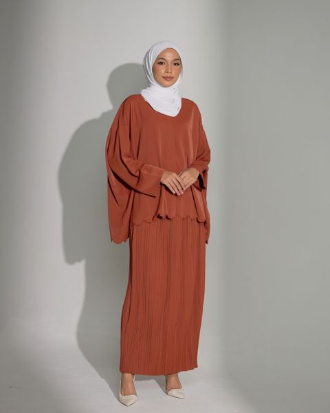 haura-wear-mysha-skirt-set-sulam-embroidery-pario-klasik-tradisional-mini kebaya-fabrik eyelet-raya-muslimah-long-sleeve-baju-skirt-kain-perempuan-baju-sepasang (17)