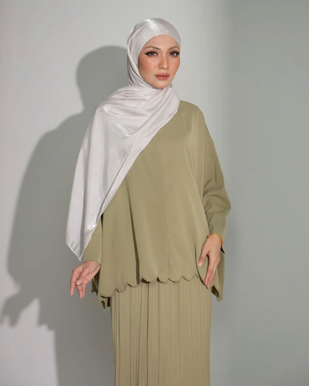 haura-wear-mysha-skirt-set-sulam-embroidery-pario-klasik-tradisional-mini kebaya-fabrik eyelet-raya-muslimah-long-sleeve-baju-skirt-kain-perempuan-baju-sepasang (23)