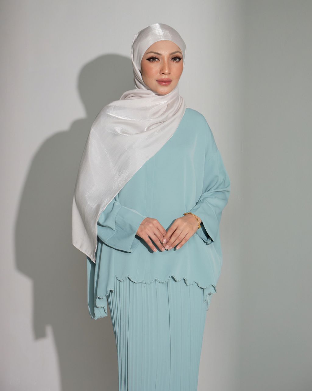 haura-wear-mysha-skirt-set-sulam-embroidery-pario-klasik-tradisional-mini kebaya-fabrik eyelet-raya-muslimah-long-sleeve-baju-skirt-kain-perempuan-baju-sepasang (25)