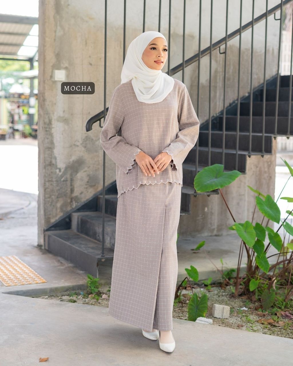haura-wear-manes-skirt-set-sulam-embroidery-pario-klasik-tradisional-mini kebaya-fabrik eyelet-raya-muslimah-long-sleeve-baju-skirt-kain-perempuan-baju-sepasang (6)