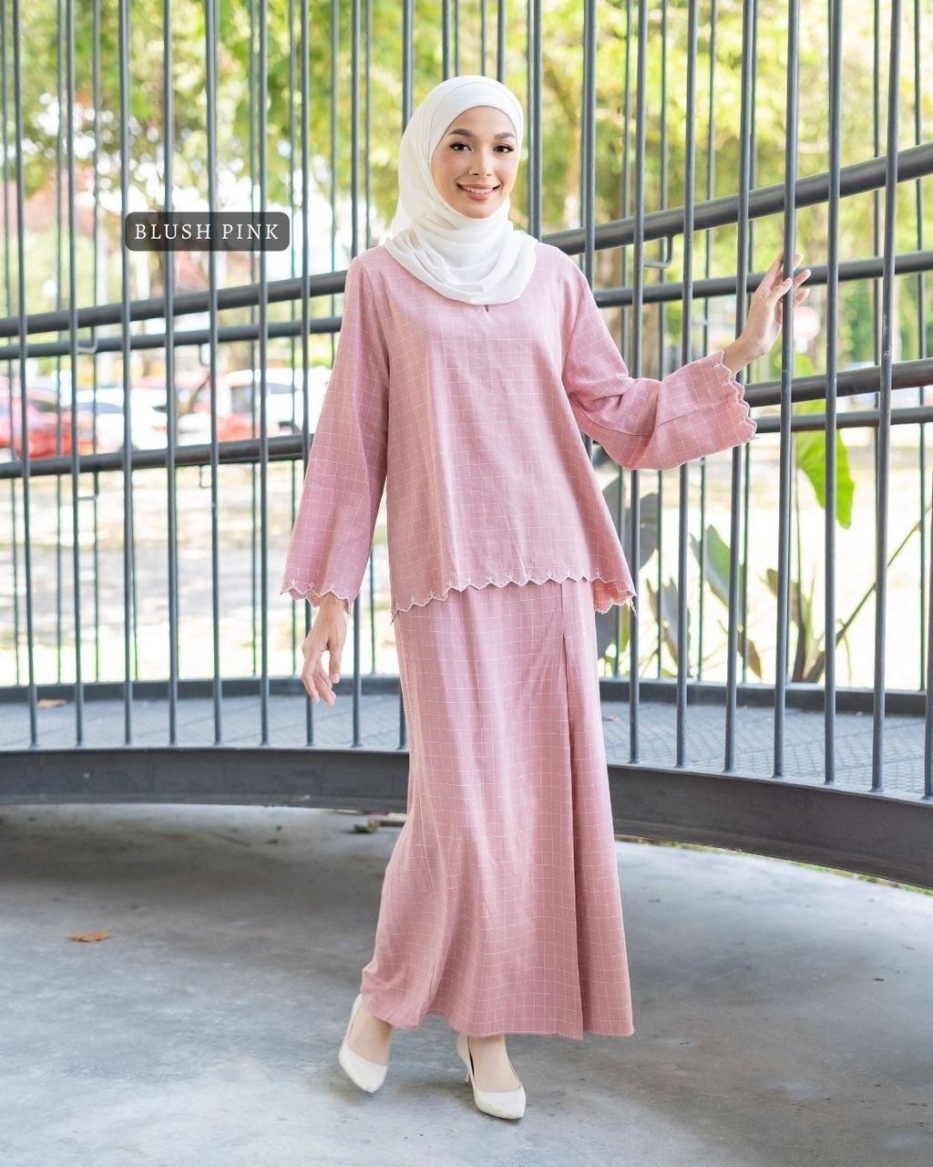 haura-wear-manes-skirt-set-sulam-embroidery-pario-klasik-tradisional-mini kebaya-fabrik eyelet-raya-muslimah-long-sleeve-baju-skirt-kain-perempuan-baju-sepasang (4)