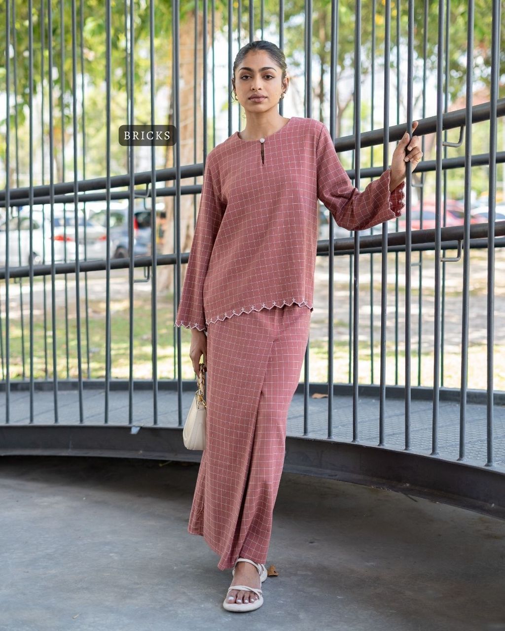 haura-wear-manes-skirt-set-sulam-embroidery-pario-klasik-tradisional-mini kebaya-fabrik eyelet-raya-muslimah-long-sleeve-baju-skirt-kain-perempuan-baju-sepasang (5)
