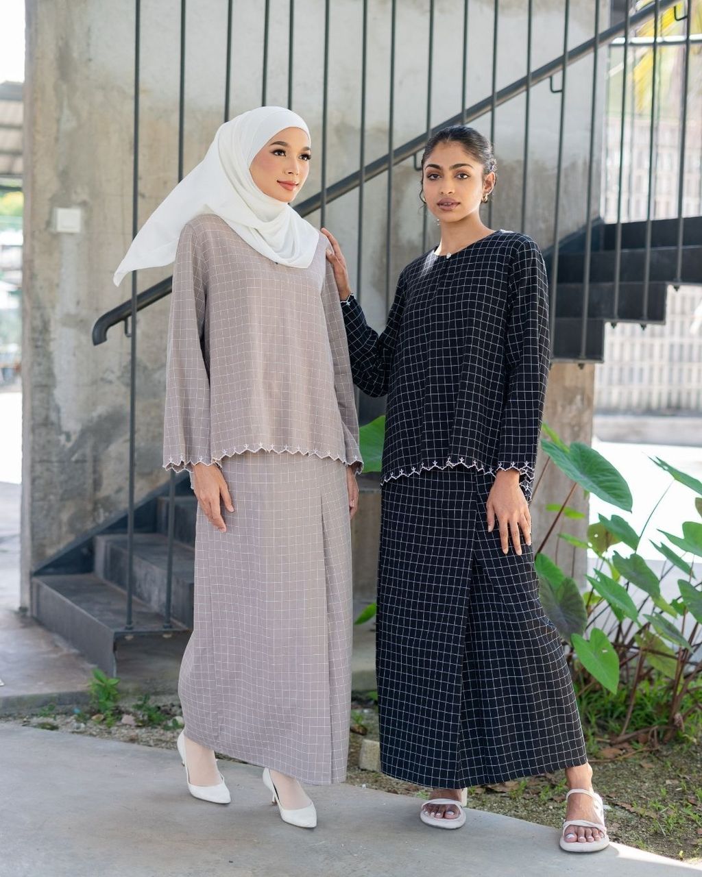 haura-wear-manes-skirt-set-sulam-embroidery-pario-klasik-tradisional-mini kebaya-fabrik eyelet-raya-muslimah-long-sleeve-baju-skirt-kain-perempuan-baju-sepasang (18)