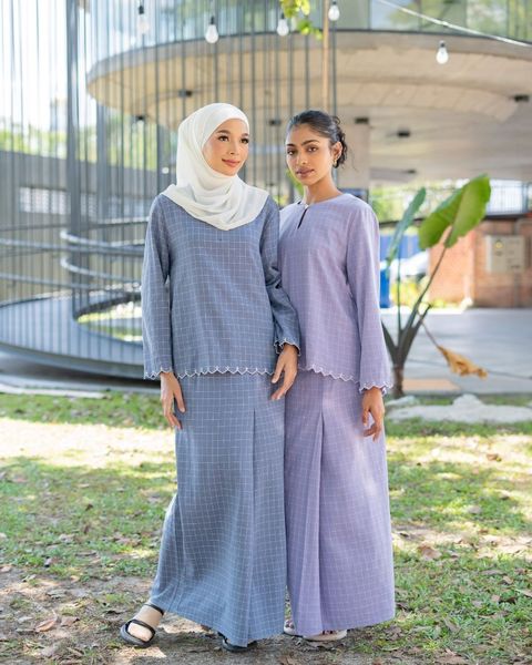 haura-wear-manes-skirt-set-sulam-embroidery-pario-klasik-tradisional-mini kebaya-fabrik eyelet-raya-muslimah-long-sleeve-baju-skirt-kain-perempuan-baju-sepasang (10)