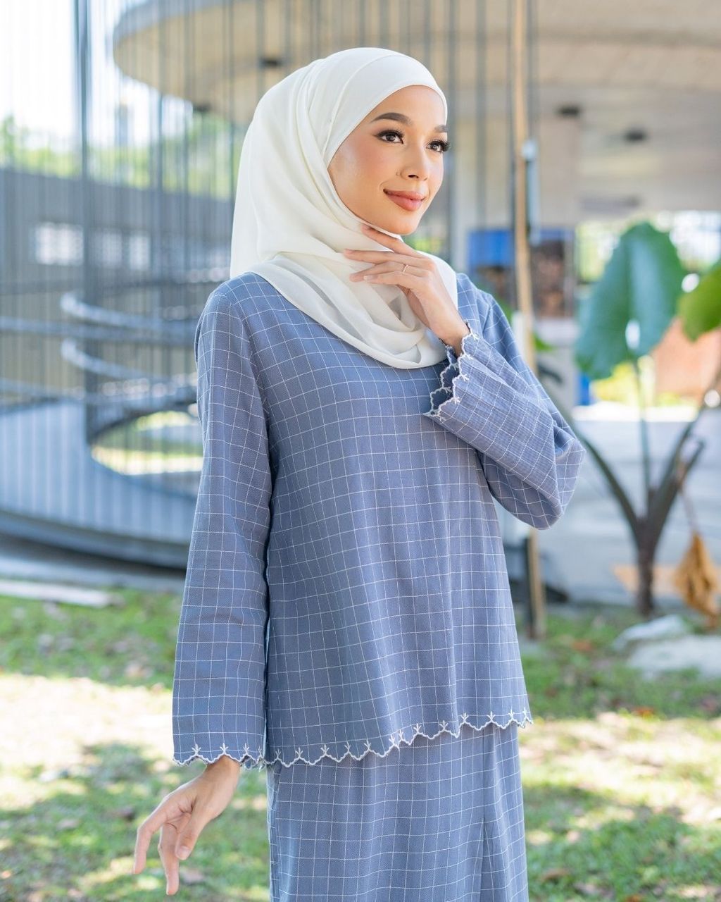 haura-wear-manes-skirt-set-sulam-embroidery-pario-klasik-tradisional-mini kebaya-fabrik eyelet-raya-muslimah-long-sleeve-baju-skirt-kain-perempuan-baju-sepasang (11)