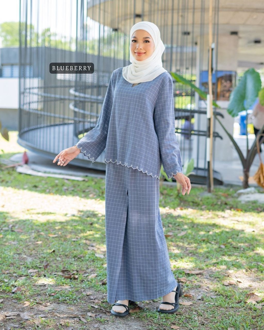 haura-wear-manes-skirt-set-sulam-embroidery-pario-klasik-tradisional-mini kebaya-fabrik eyelet-raya-muslimah-long-sleeve-baju-skirt-kain-perempuan-baju-sepasang (3)