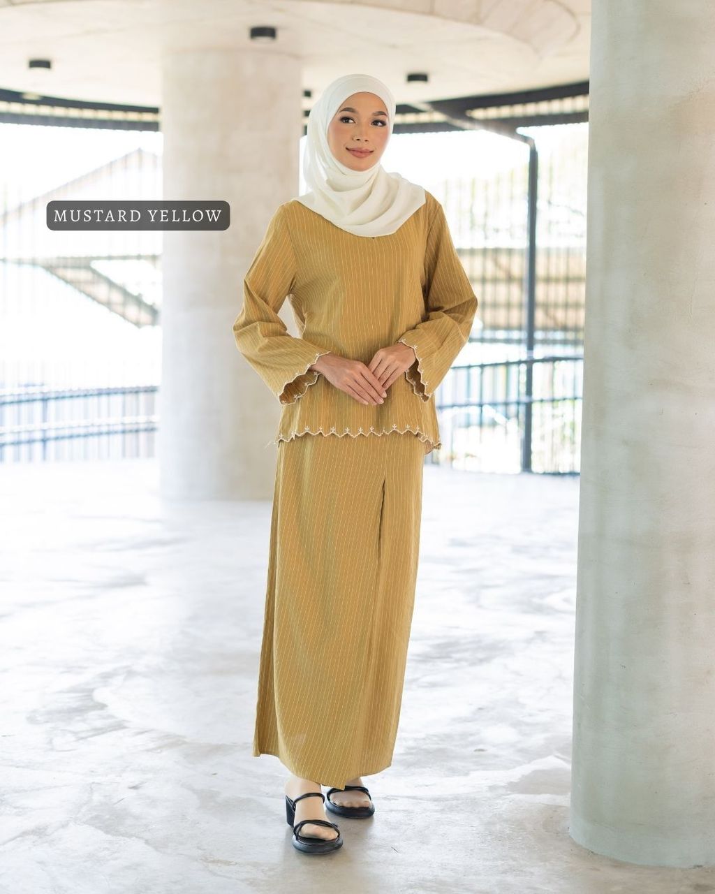 haura-wear-nadha-skirt-set-sulam-embroidery-pario-klasik-tradisional-mini kebaya-fabrik eyelet-raya-muslimah-long-sleeve-baju-skirt-kain-perempuan-baju-sepasang (3)