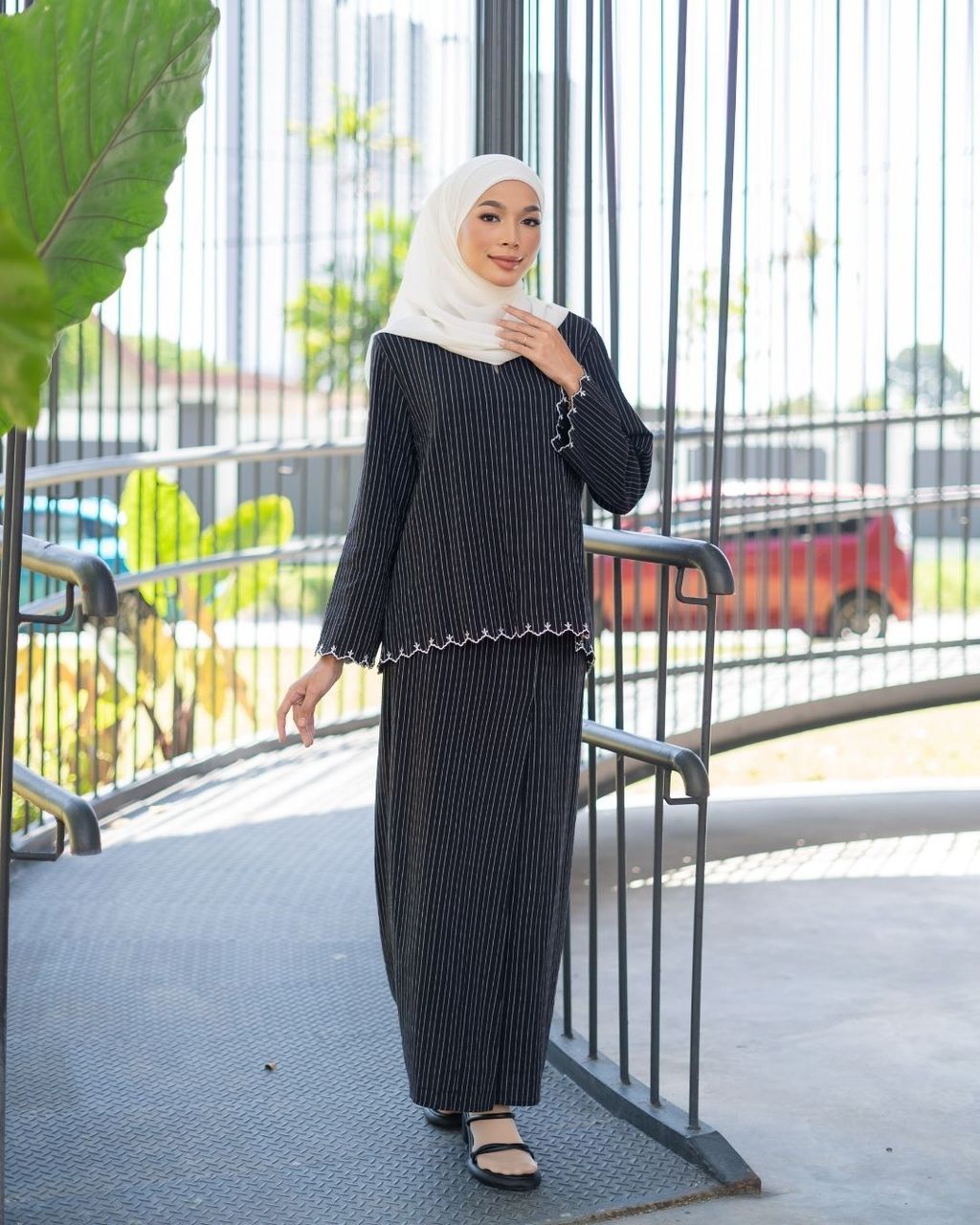 haura-wear-nadha-skirt-set-sulam-embroidery-pario-klasik-tradisional-mini kebaya-fabrik eyelet-raya-muslimah-long-sleeve-baju-skirt-kain-perempuan-baju-sepasang (8)
