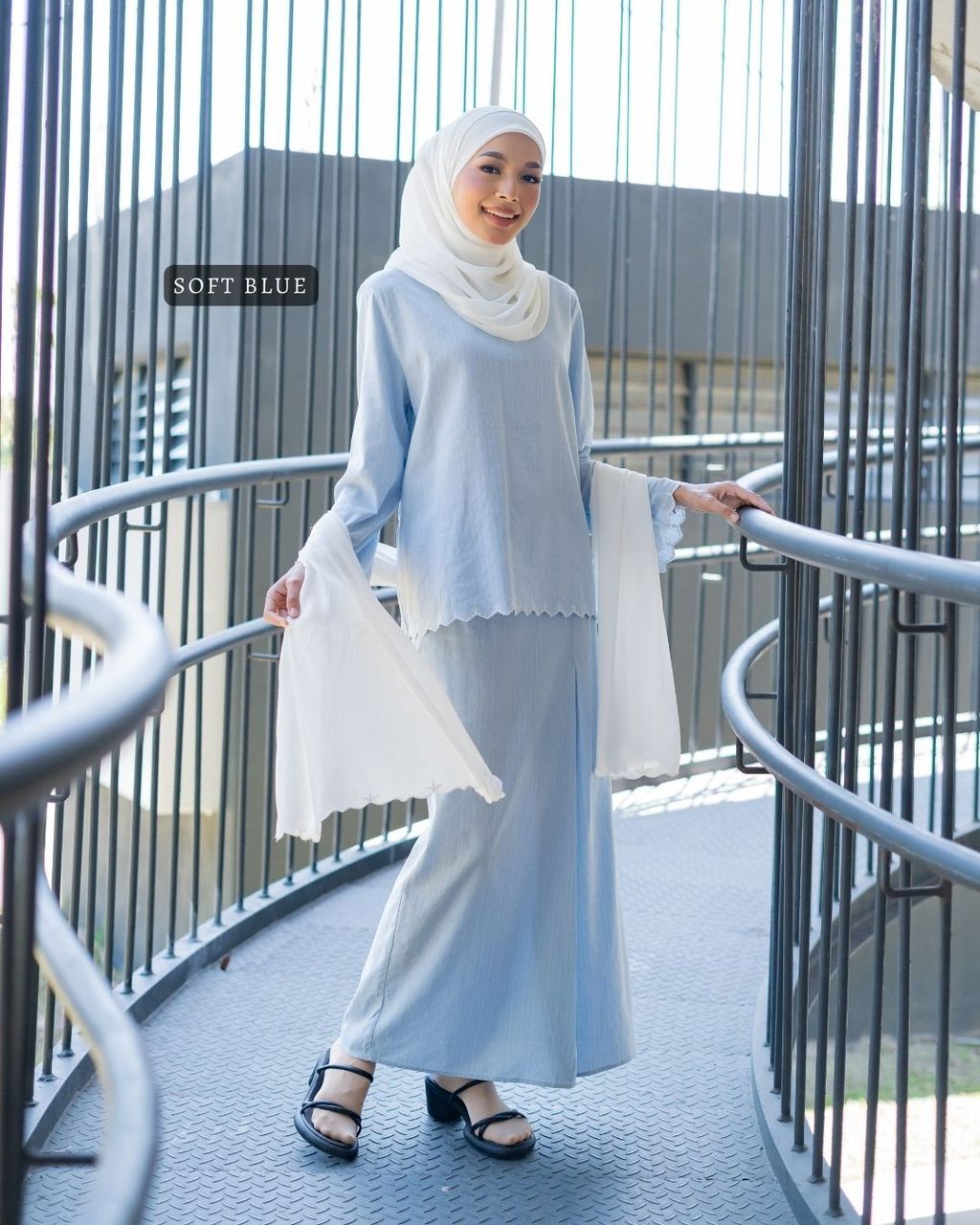 haura-wear-nadha-skirt-set-sulam-embroidery-pario-klasik-tradisional-mini kebaya-fabrik eyelet-raya-muslimah-long-sleeve-baju-skirt-kain-perempuan-baju-sepasang (5)