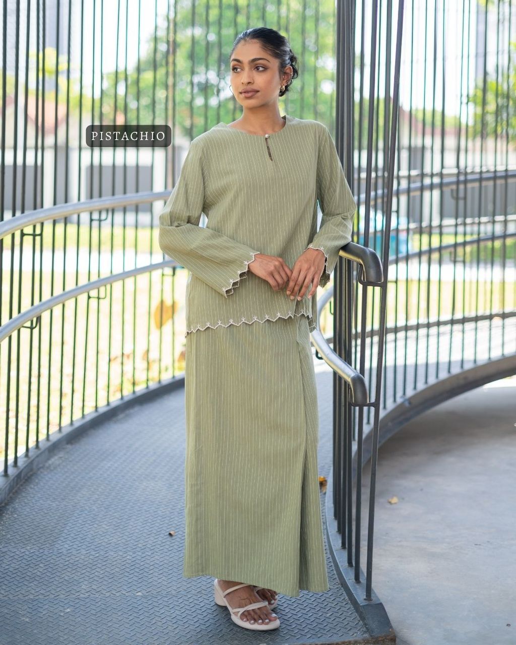 haura-wear-nadha-skirt-set-sulam-embroidery-pario-klasik-tradisional-mini kebaya-fabrik eyelet-raya-muslimah-long-sleeve-baju-skirt-kain-perempuan-baju-sepasang (2)