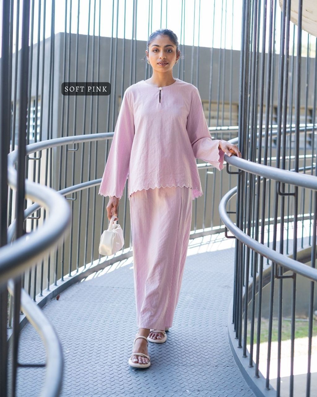 haura-wear-nadha-skirt-set-sulam-embroidery-pario-klasik-tradisional-mini kebaya-fabrik eyelet-raya-muslimah-long-sleeve-baju-skirt-kain-perempuan-baju-sepasang (4)