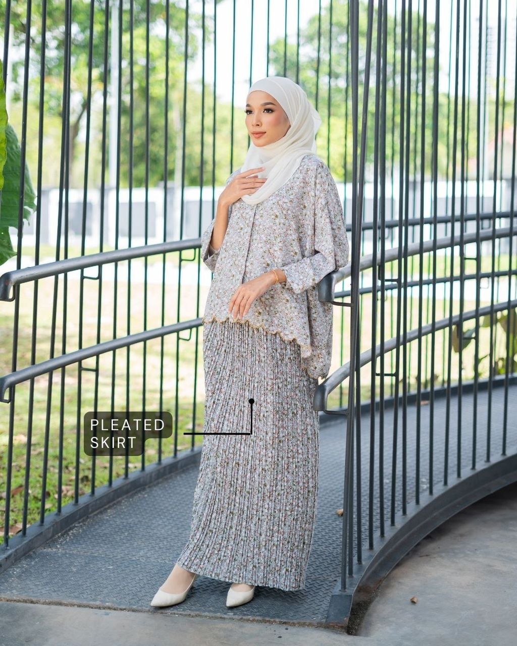 haura-wear-mekar-skirt-set-sulam-embroidery-pario-klasik-tradisional-mini kebaya-fabrik eyelet-raya-muslimah-long-sleeve-baju-skirt-kain-perempuan-baju-sepasang (4)