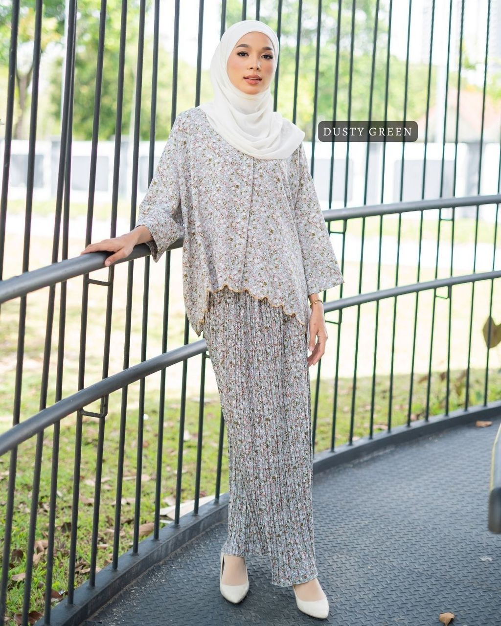 haura-wear-mekar-skirt-set-sulam-embroidery-pario-klasik-tradisional-mini kebaya-fabrik eyelet-raya-muslimah-long-sleeve-baju-skirt-kain-perempuan-baju-sepasang (3)