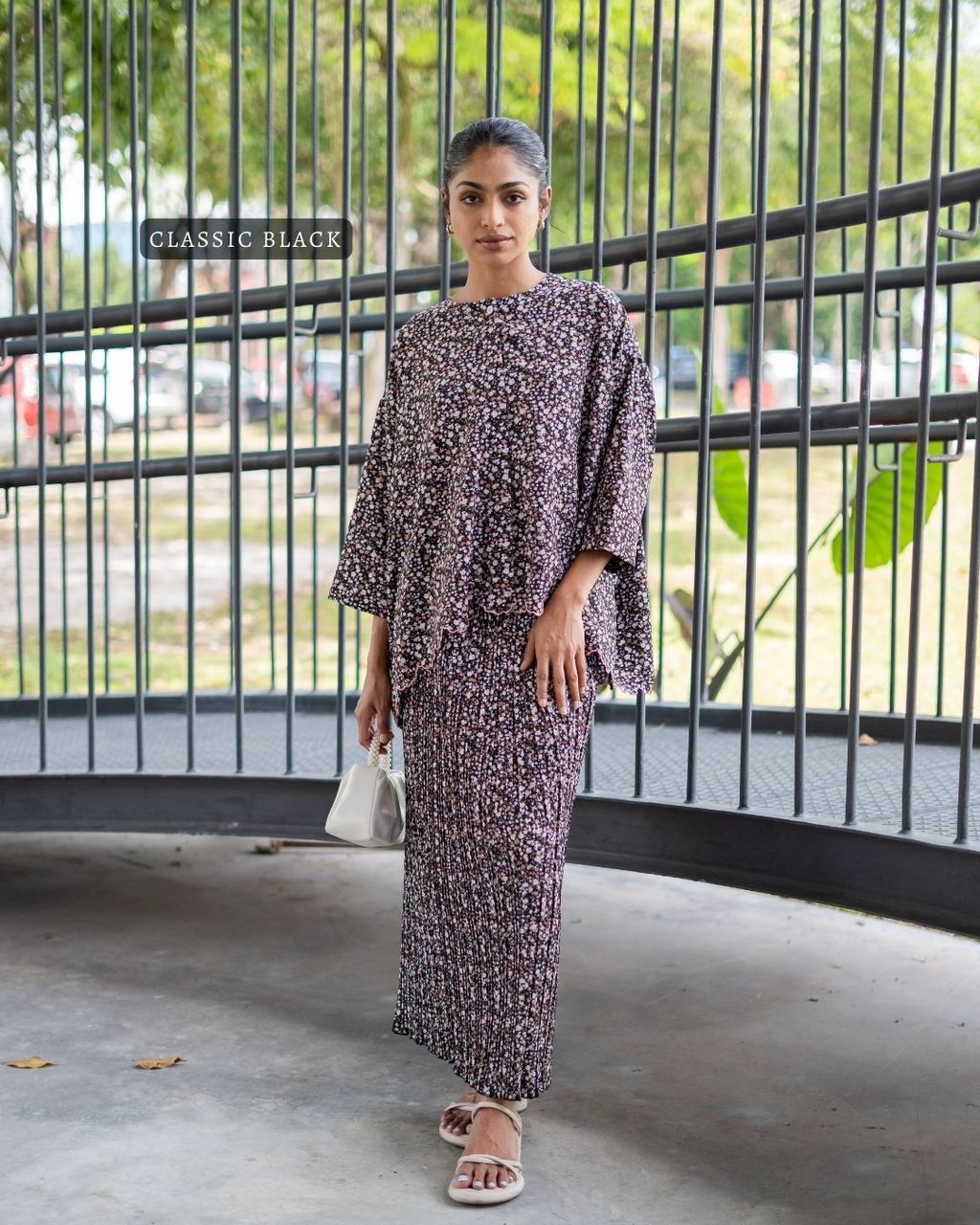 haura-wear-mekar-skirt-set-sulam-embroidery-pario-klasik-tradisional-mini kebaya-fabrik eyelet-raya-muslimah-long-sleeve-baju-skirt-kain-perempuan-baju-sepasang (1)