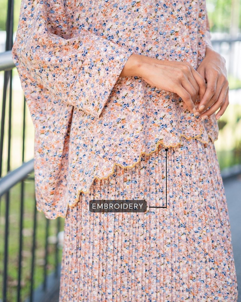 haura-wear-mekar-skirt-set-sulam-embroidery-pario-klasik-tradisional-mini kebaya-fabrik eyelet-raya-muslimah-long-sleeve-baju-skirt-kain-perempuan-baju-sepasang (5)