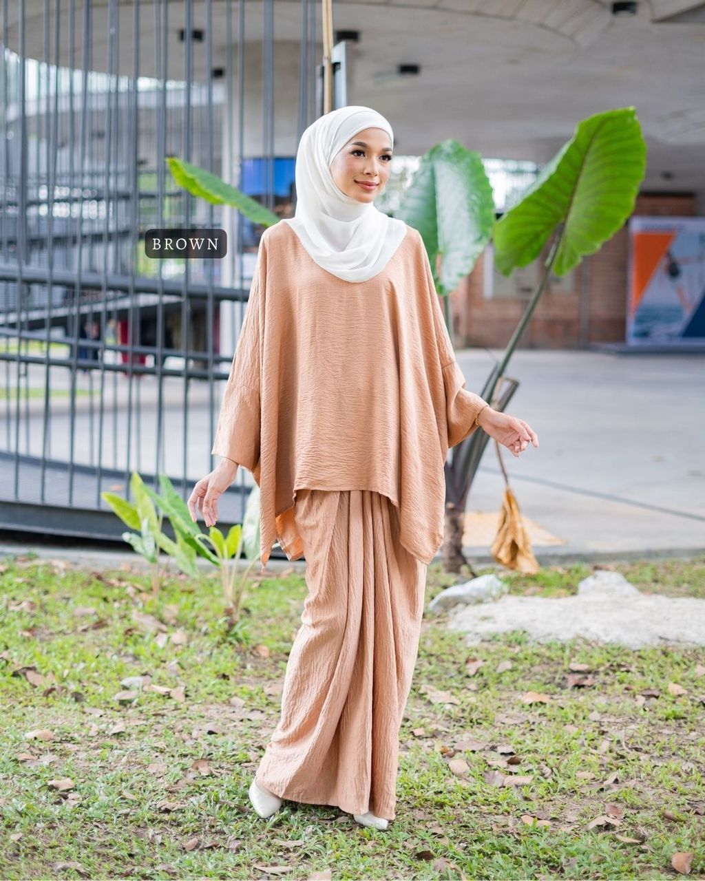 haura-wear-indah-skirt-set-sulam-embroidery-pario-klasik-tradisional-mini kebaya-fabrik eyelet-raya-muslimah-long-sleeve-baju-skirt-kain-perempuan-baju-sepasang (1)