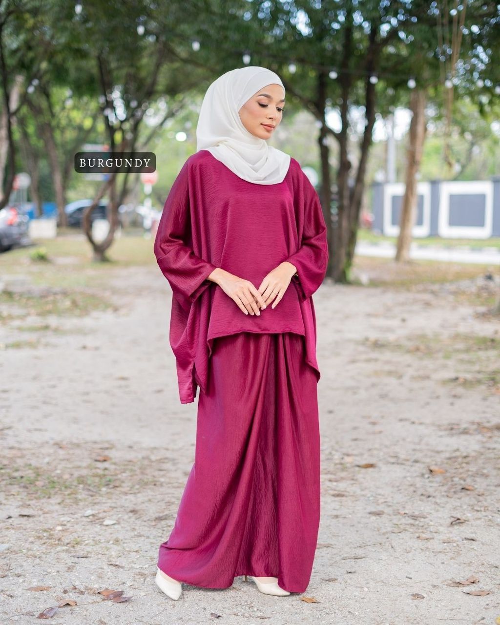 haura-wear-indah-skirt-set-sulam-embroidery-pario-klasik-tradisional-mini kebaya-fabrik eyelet-raya-muslimah-long-sleeve-baju-skirt-kain-perempuan-baju-sepasang (4)