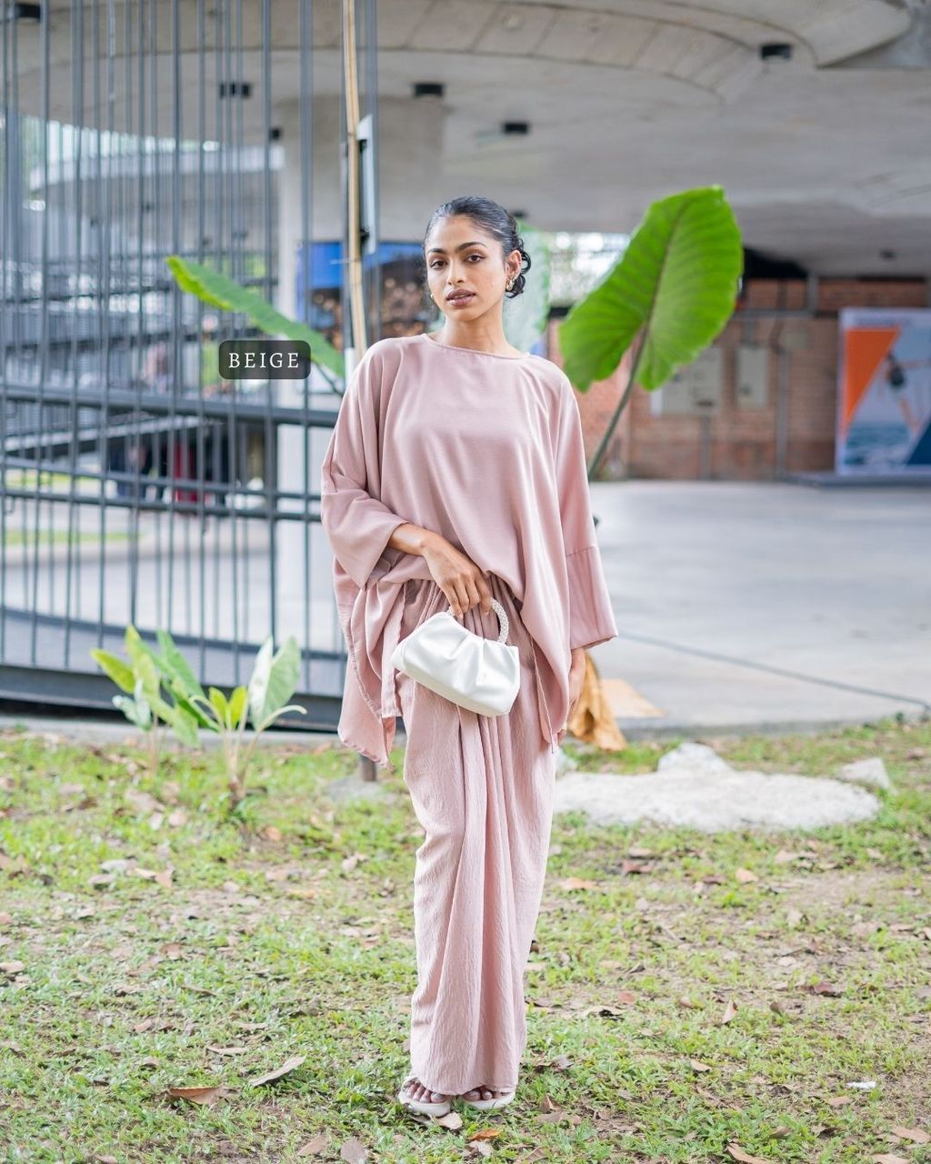haura-wear-indah-skirt-set-sulam-embroidery-pario-klasik-tradisional-mini kebaya-fabrik eyelet-raya-muslimah-long-sleeve-baju-skirt-kain-perempuan-baju-sepasang (2)