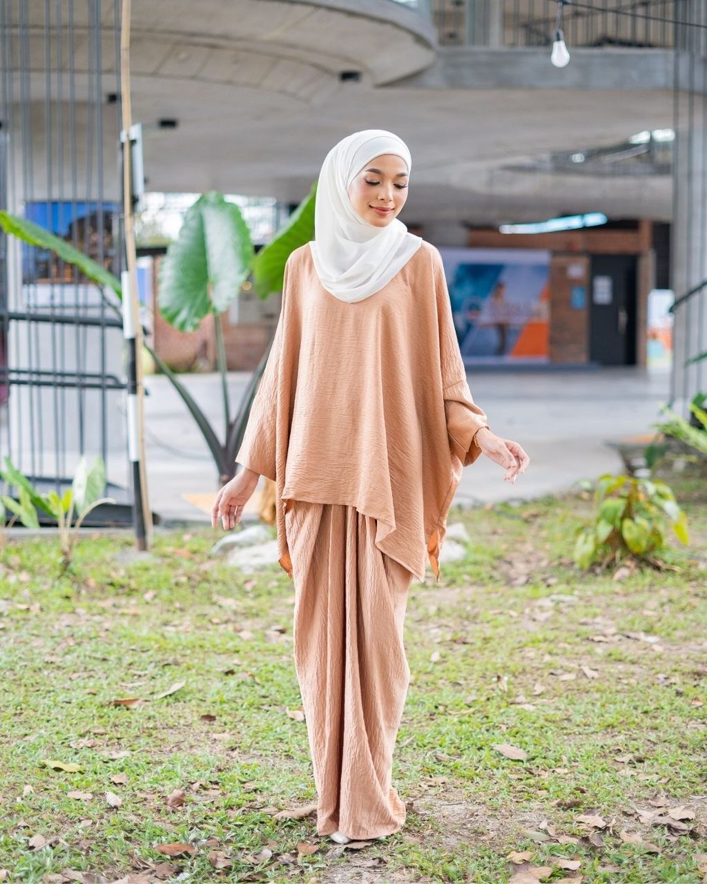 haura-wear-indah-skirt-set-sulam-embroidery-pario-klasik-tradisional-mini kebaya-fabrik eyelet-raya-muslimah-long-sleeve-baju-skirt-kain-perempuan-baju-sepasang (12)