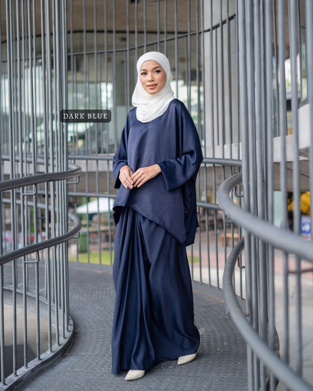 haura-wear-indah-skirt-set-sulam-embroidery-pario-klasik-tradisional-mini kebaya-fabrik eyelet-raya-muslimah-long-sleeve-baju-skirt-kain-perempuan-baju-sepasang (3)